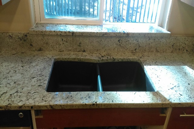 Snow flakes granite with double radius edges 776